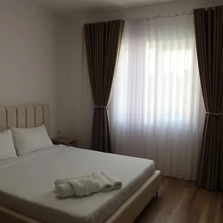 Pineamare Golem, Durres * Golem (Tirana)
