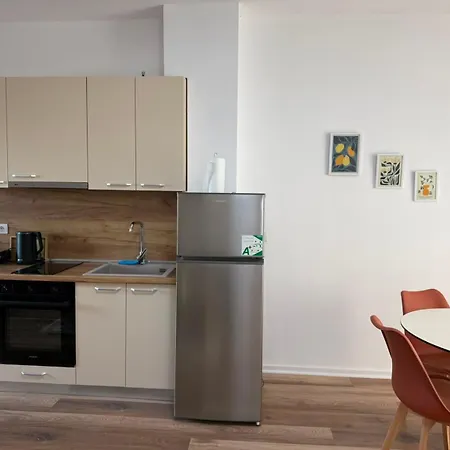 Pineamare Golem, Durres * 골렘