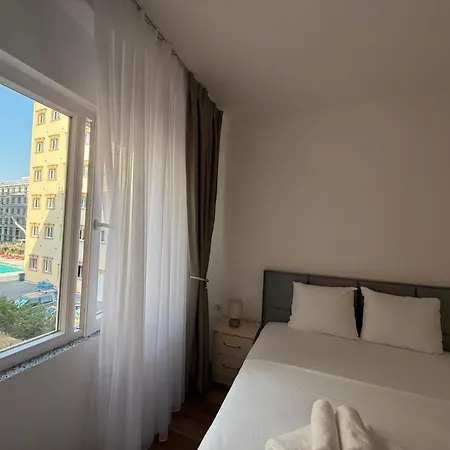 Pineamare Golem, Durres Golem (Tirana)